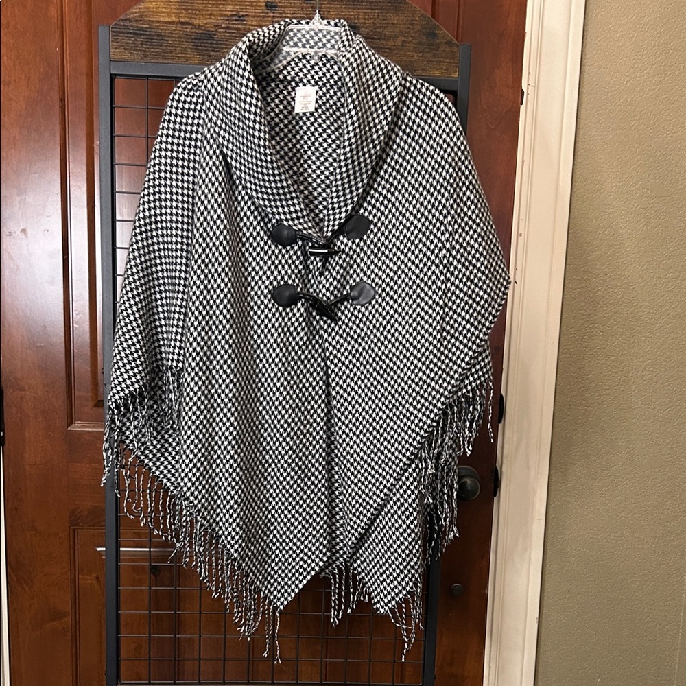 Black and White Houndstooth Poncho sku#171